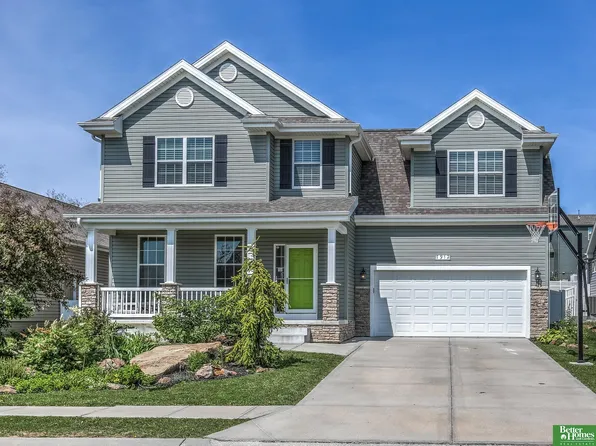 7912 S 184th Ter, Omaha, NE 68136