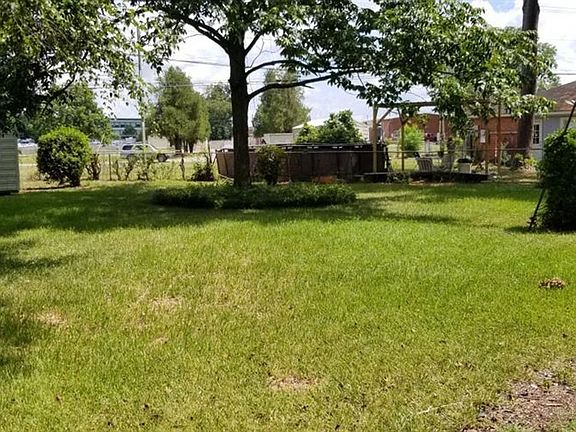 3rd image of 1027 Parkwood Dr