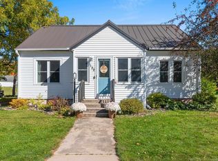 132 S Birch Ave, Gillett, WI 54124