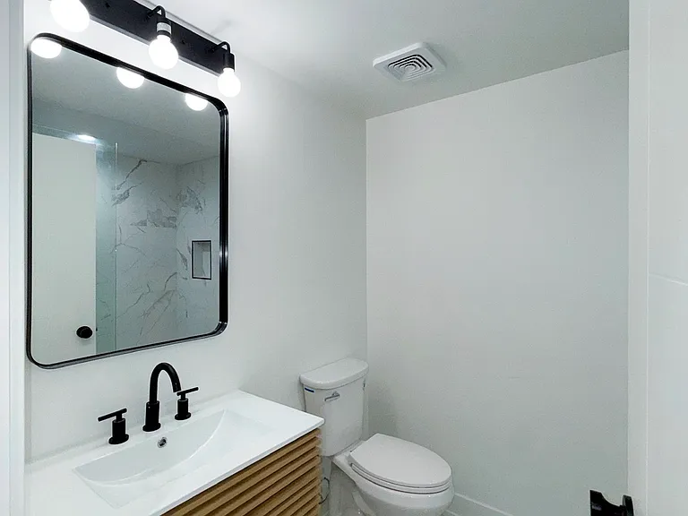 1810 W 23rd St #1 — Photo 13