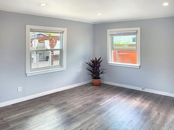 4th image of 4954 35th St #C
