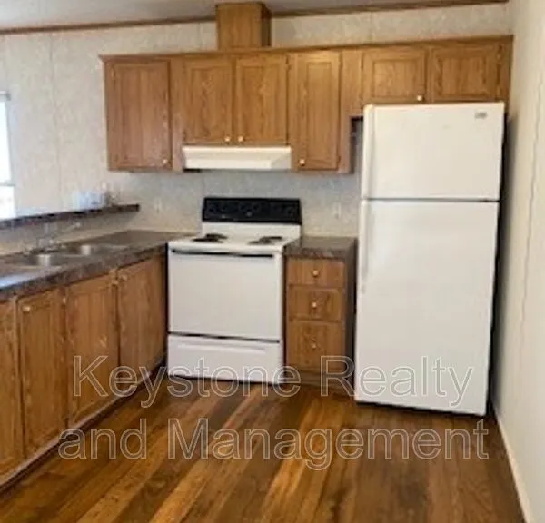 726 Trevor Ln — Photo 2