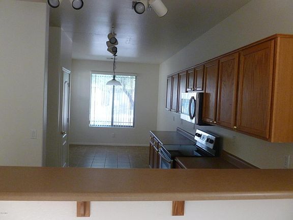 5th image of 17239 W Elm St