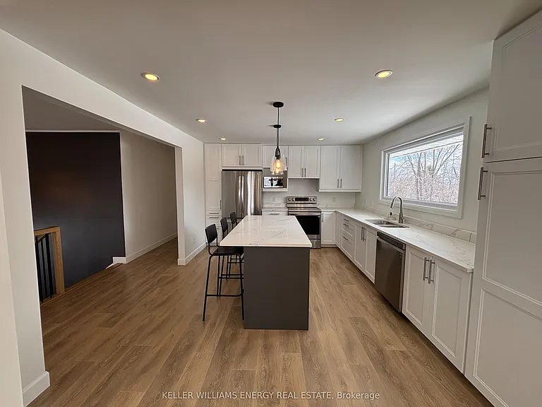 497 Wellington Main St — Photo 8