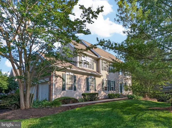 36 Dispatch Dr, Washington Crossing, PA 18977
