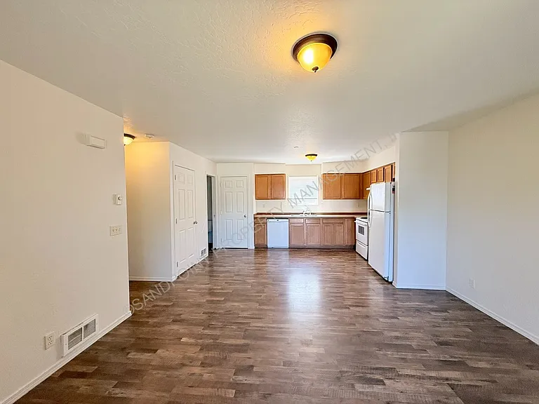 327 Olive St #C — Photo 9
