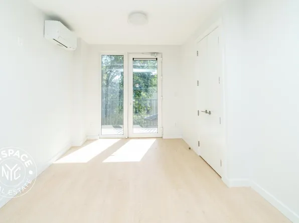 280 Meeker Avenue image 7 of 32