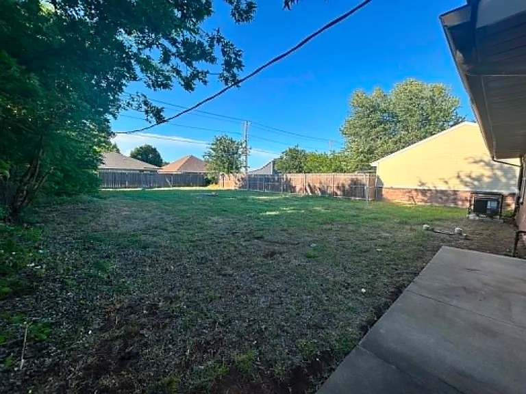 529 NW 114th St — Photo 16