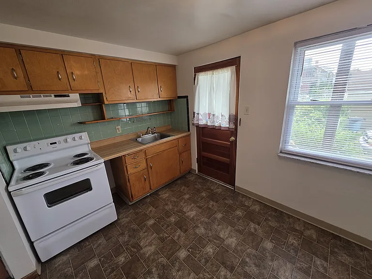 1110 Monroeville Ave #3 — Photo 17