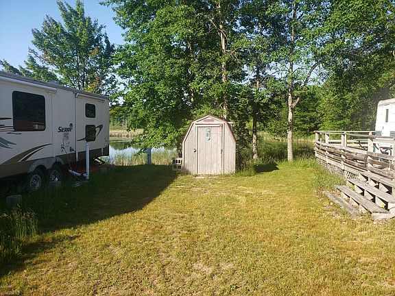 3rd image of 6816 Cherry Ct