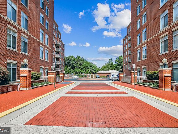 2nd image of 4480 Market Commons Dr Unit 512