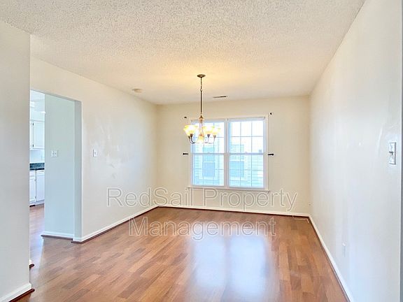 4th image of 1025 Woodsmans Reach