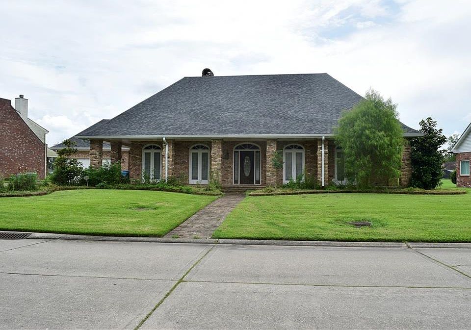1st image of 22 Bocage Dr