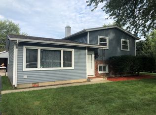 36977 N Grandwood Dr, Gurnee, IL 60031