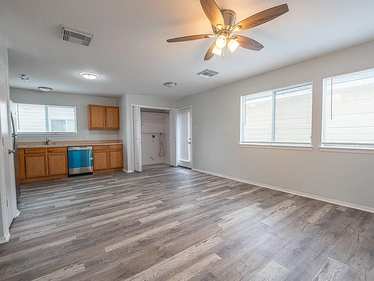 6247 Elton Knolls St — Photo 8