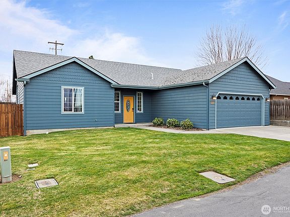 3rd image of 218 NE Flowers Lane