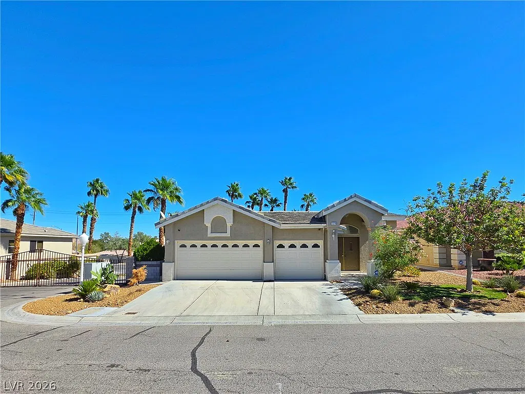 3 bed, 2.5 bath, 2360 sqft, $2,500 — Photo 3