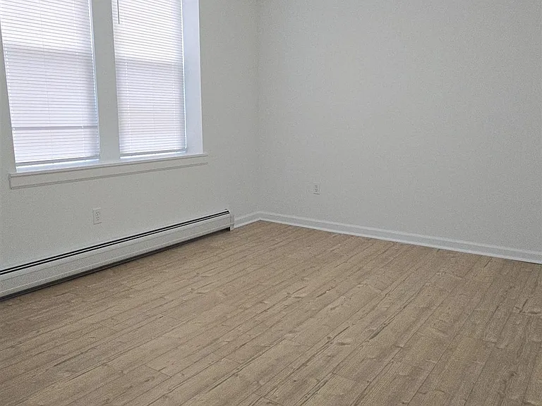 18 E 17th St #1R — Photo 10
