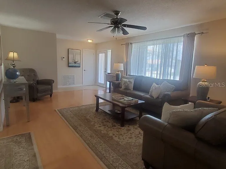 423 Matares Dr — Photo 8