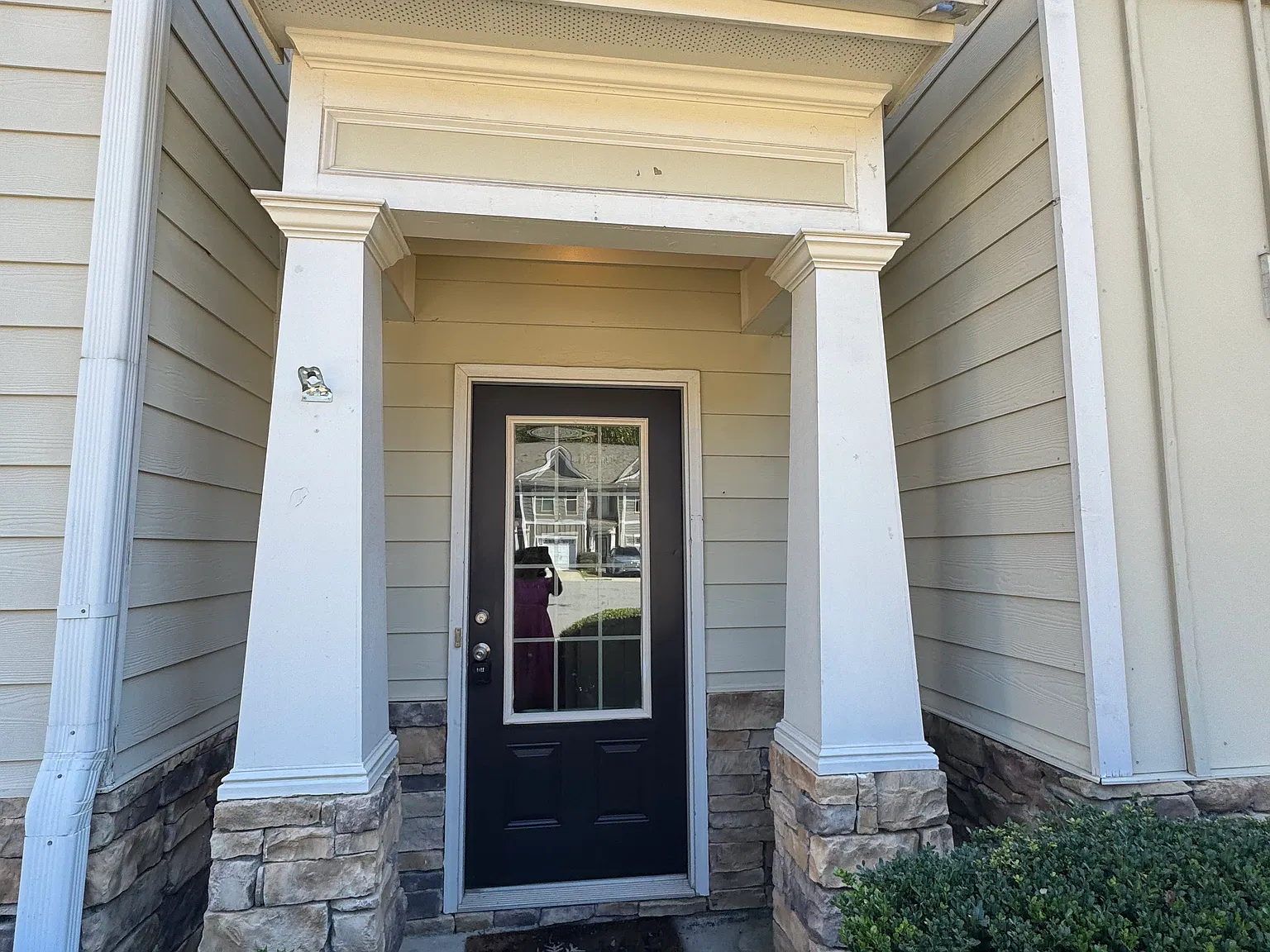 3 bed, 2.5 bath, 1712 sqft, $2,200 — Photo 2