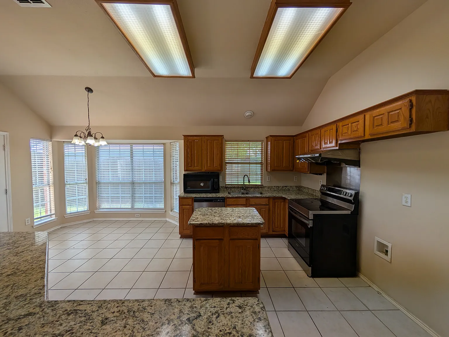 3 bed, 1785 sqft, $2,395 — Photo 4