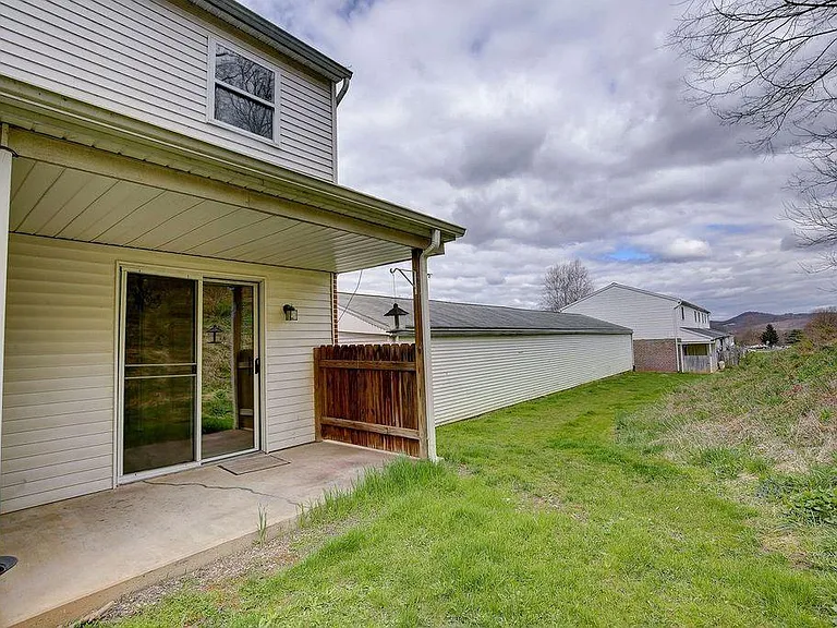 21 Devon Ct — Photo 15