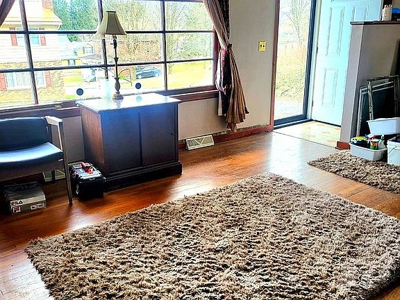 Living room w/front entrance