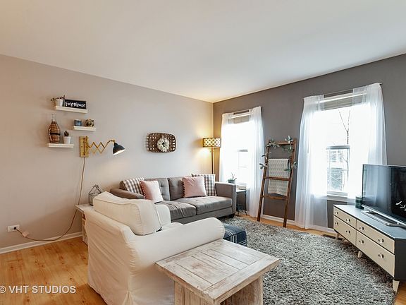 2nd image of 885 Essex Cir