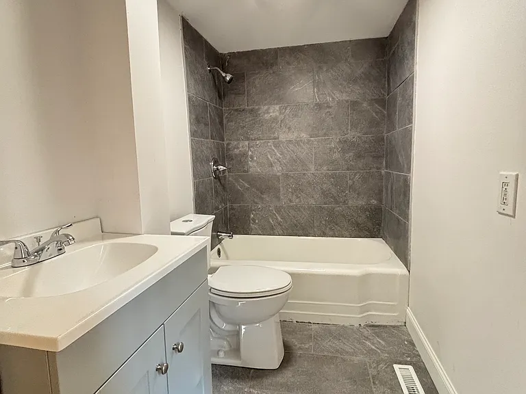 693 Maywood St — Photo 13