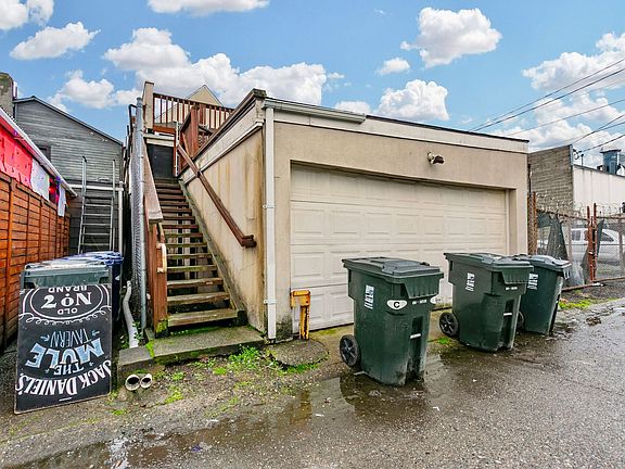 4th image of 5225 S Tacoma Way #B
