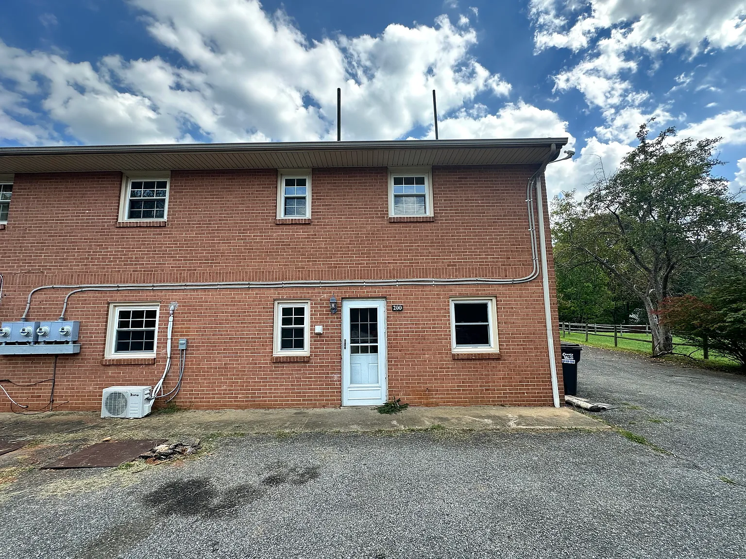 2 bed, 864 sqft, $925 — Photo 2
