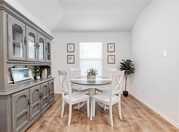4th image of 3351 Everly Dr