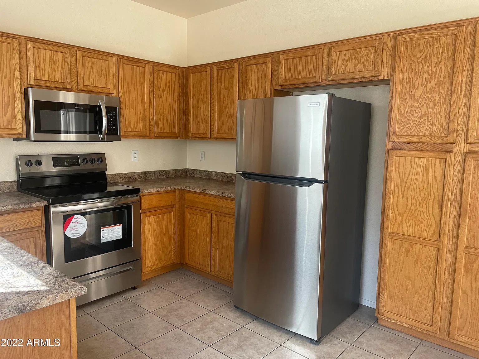 1886 E Don Carlos Ave — Photo 4