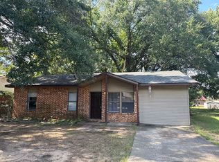 911 Harris Dr, Alma, AR 72921