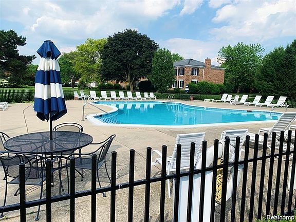 2nd image of 542 E Fox Hills Dr #1