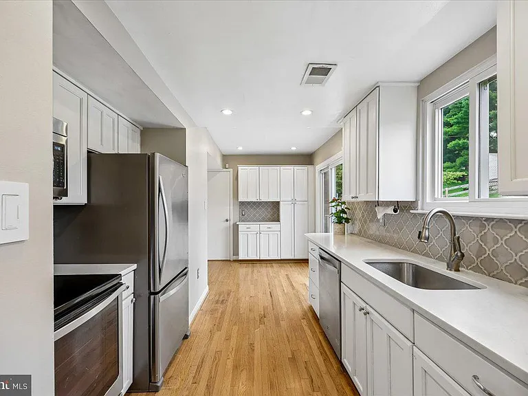 10417 Carlyn Ridge Rd — Photo 2