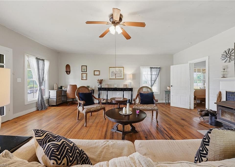 13th image of 985 Traphill Rd