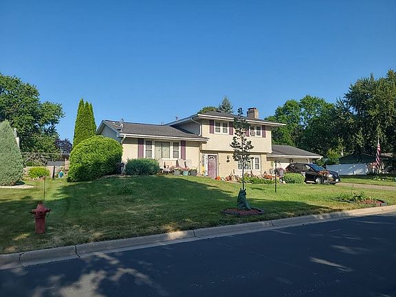 3rd image of 1432 Parkwood Dr
