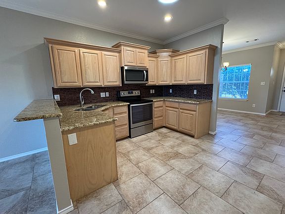 4th image of 4511 Crockett Ave