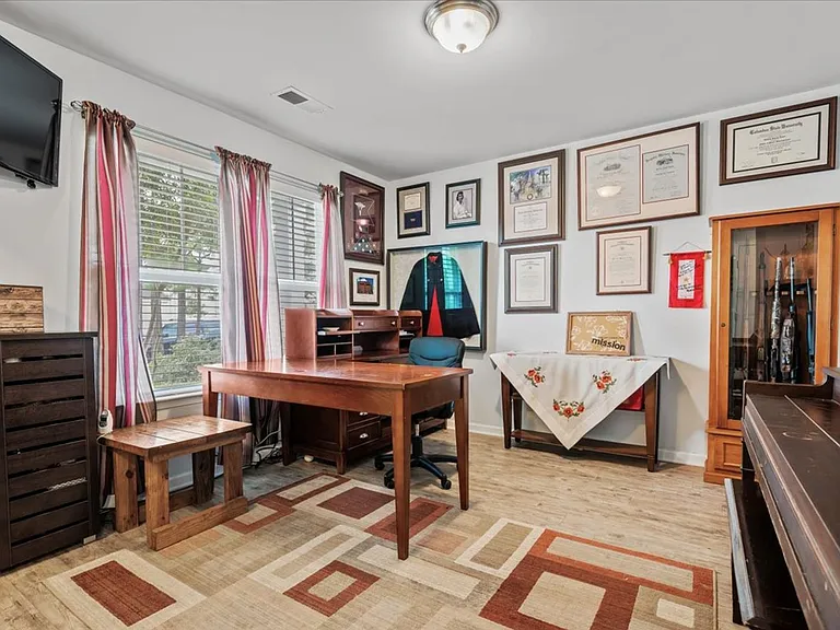 4 Gardenia Dr — Photo 3