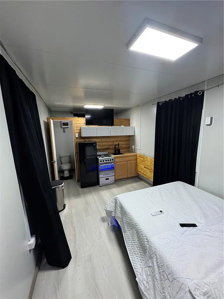 1 bed, 1.0 bath, 200 sqft, $850 — Photo 2