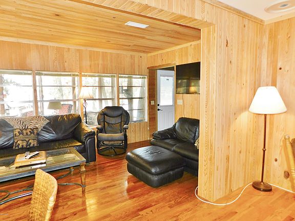 2nd image of 2634 Lakeview Cir