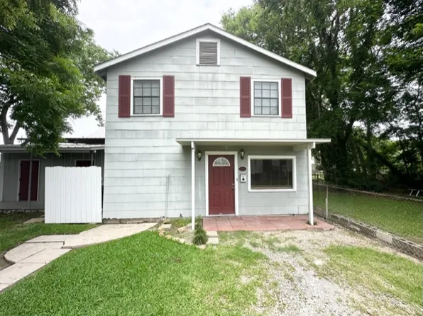 741 6th St #B, Pt Allen, LA 70767