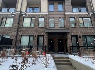 3550 Colonial Dr #32, Mississauga, ON L5L 0C1