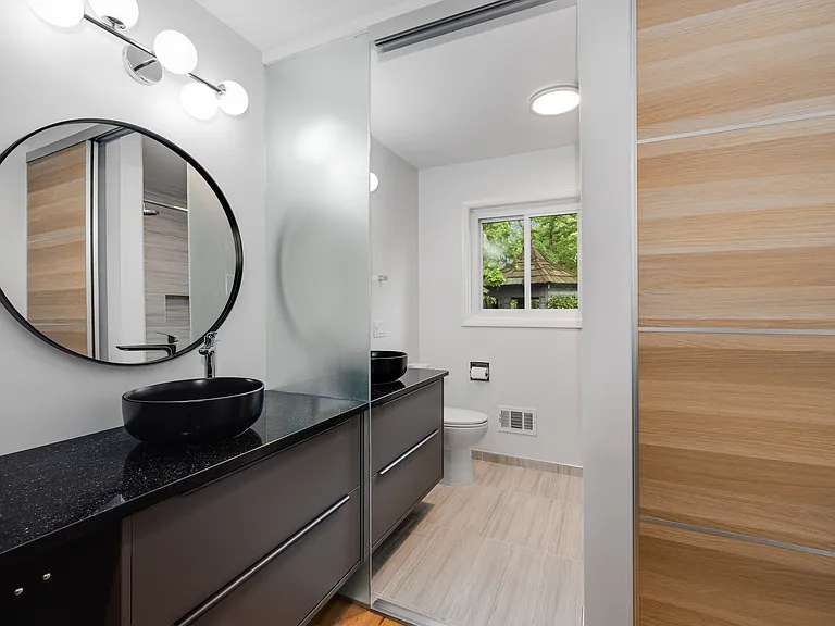 Masterbath with dual vanities