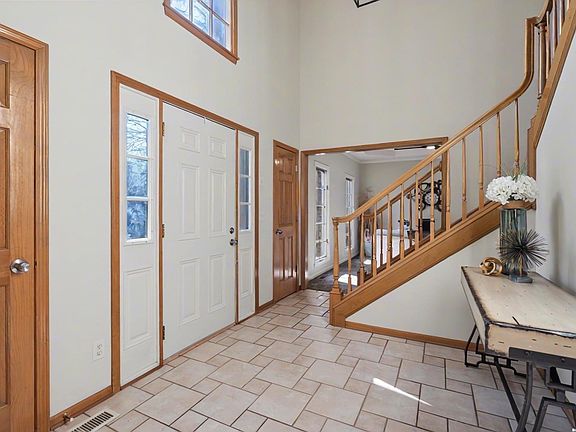 5th image of 2101 Riviera Dr