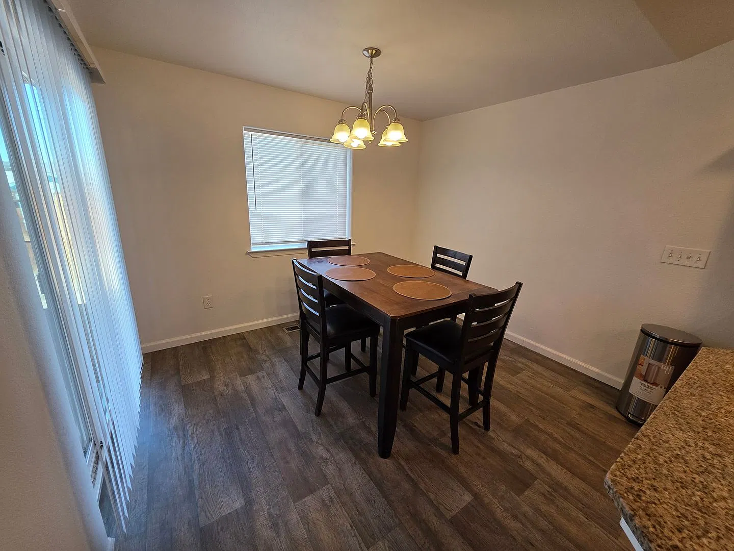 Fully Furnished — Photo 3