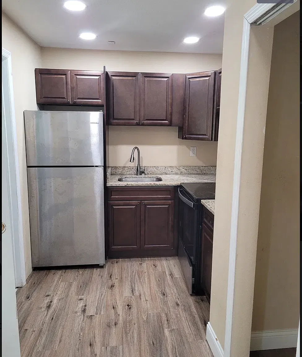 Studio, 325 sqft, $1,100 — Photo 4