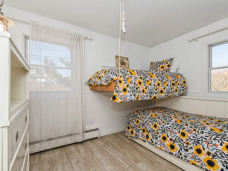 33 Hoppin Ave — Photo 13
