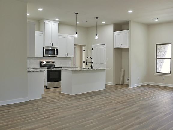 3rd image of 1123 E Carmichael Rd